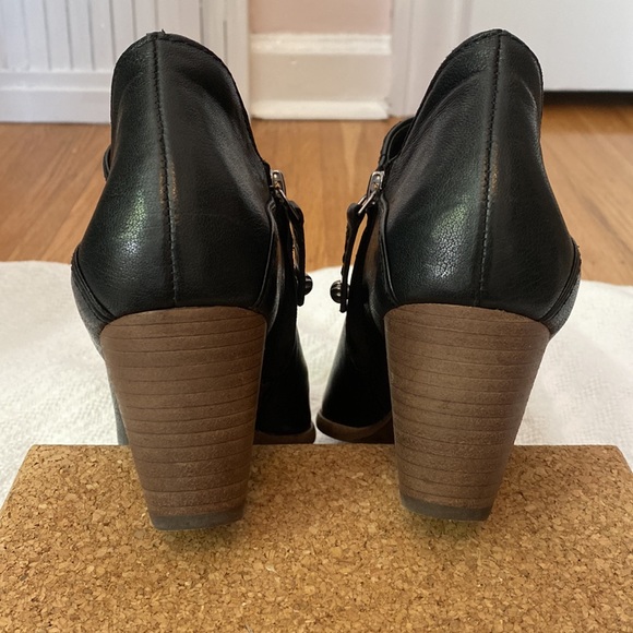 LAST CALL! Like new Frye booties. Black. 6.5. 2.5” heel. Leather upper. - Picture 6 of 8